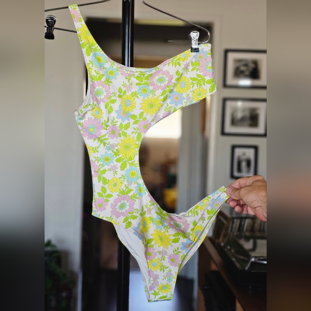 Frankies Bikinis Cash One Shoulder One Piece Swimsuit Secret Garden Size L